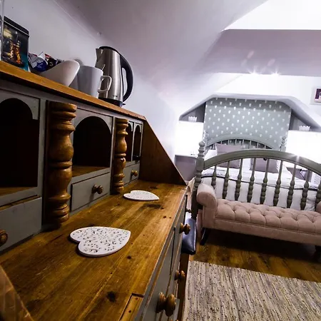 The Old Bakery Restaurant With Rooms-3